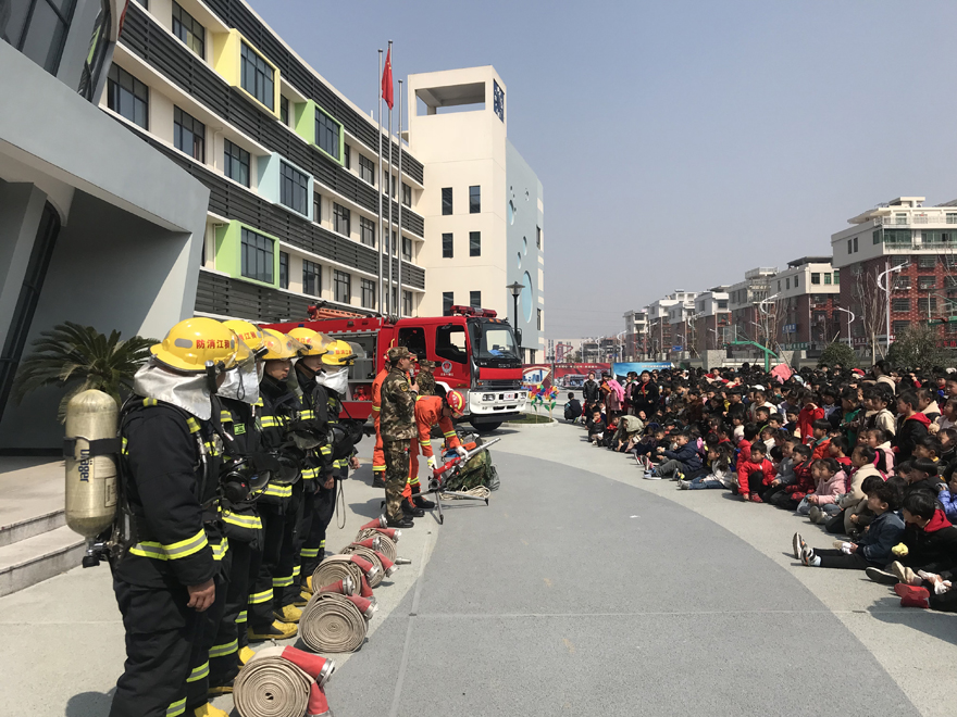 消防培训演练进校园 师生乐享“安全宴”