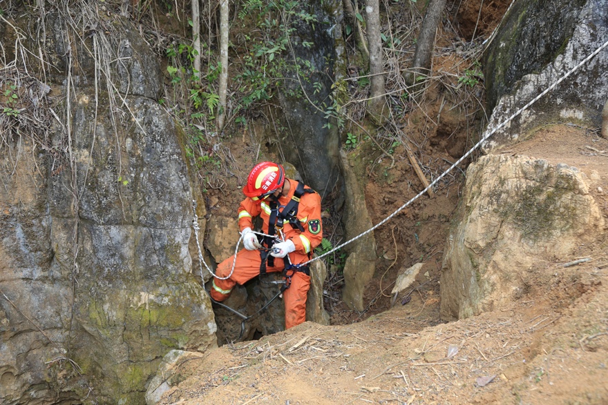 文山消防实地开展山岳洞穴救援培训