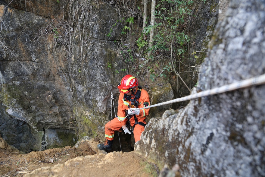 文山消防实地开展山岳洞穴救援培训