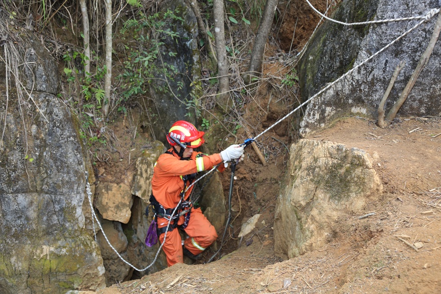 文山消防实地开展山岳洞穴救援培训