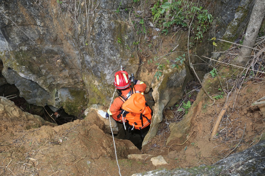 文山消防实地开展山岳洞穴救援培训