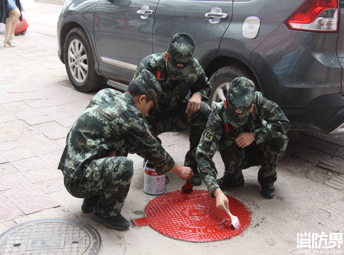 武山中队官兵排查维护消防栓 为灭火打好基础