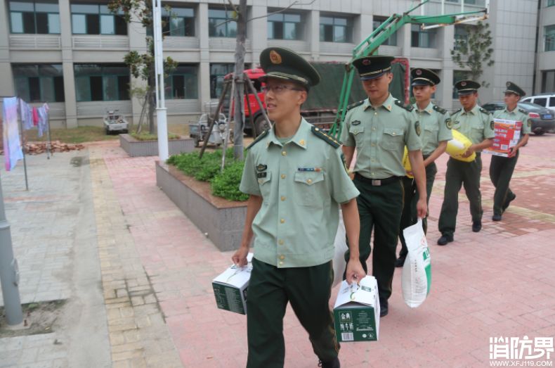 八一慰问敬老院 共谱警民鱼水情