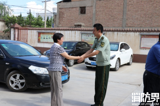 八一”走访慰问消防官兵活动