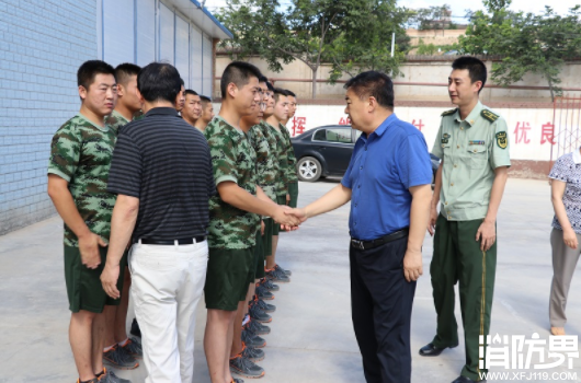 八一”走访慰问消防官兵活动