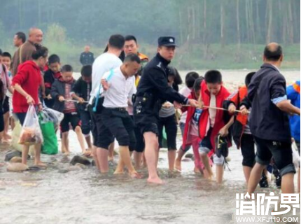 小学师生800余人获救