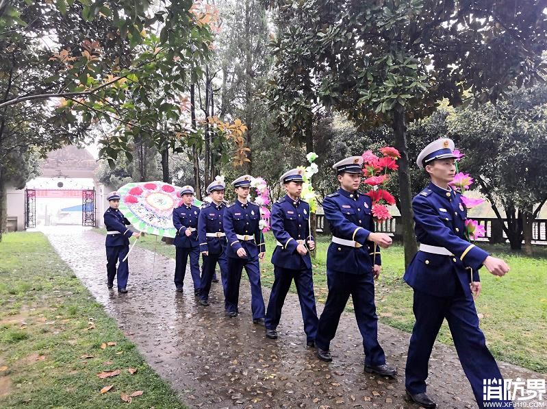 咸宁消防支队开展清明节缅怀英烈祭奠活动