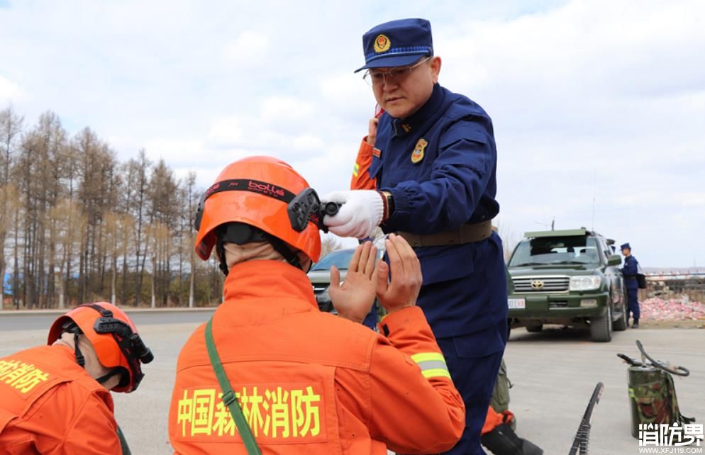 清明节现场∣他们坚守一线防火患