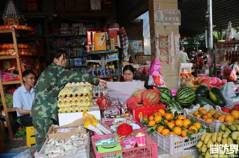 凌云县消防大队利用赶集日深入乡镇开展消防宣传活动