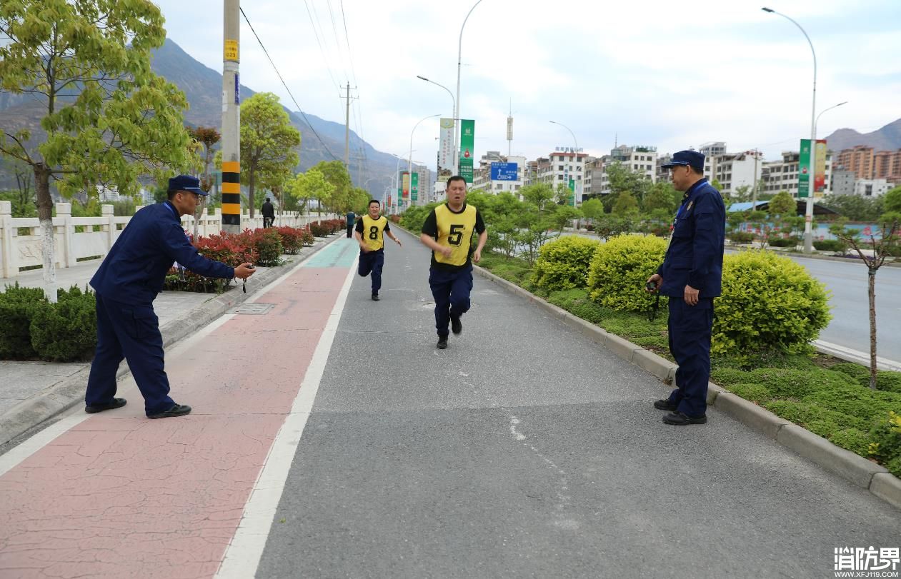 陇南市消防救援支队举行2019年第二季度比武对抗赛