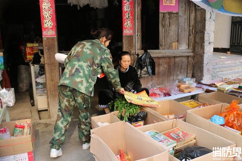 凌云县消防大队深入人员密集场所开展夏季消防安全宣传